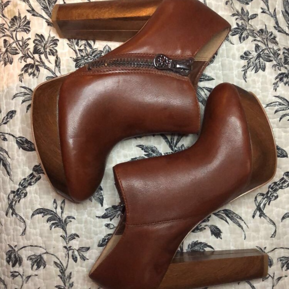 Guess thick heel booties - Picture 3 of 5